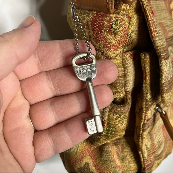 Vintage Fossil tapestry crossbody bag medium size 9.5” x 9.75” x 3” - Picture 5 of 14